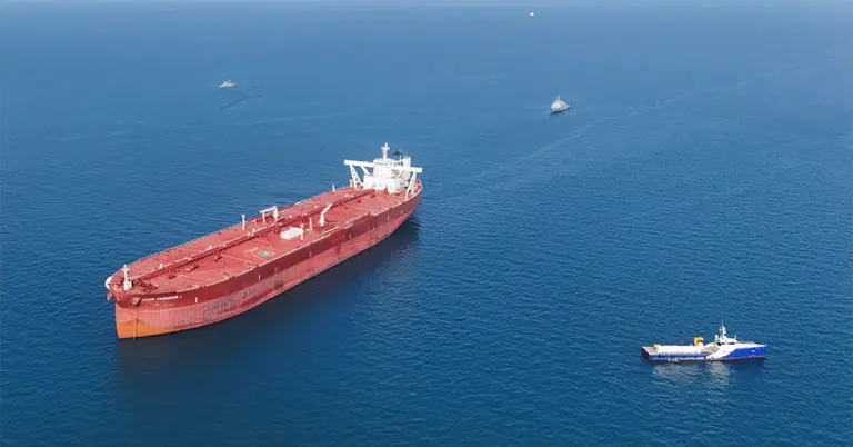 হরমুজ প্রণালিতে জাহাজ